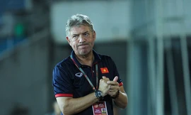 GĐKT Jurgen Gede đã có mặt tại Trung Quốc để hỗ trợ U23 Việt Nam.