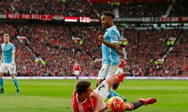 M.U thuê diễn viên xiếc về dạy cầu thủ ngã để tránh chấn thương.