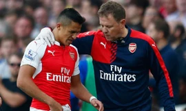 Alexis Sanchez dính chấn thương.