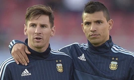 Aguero muốn Messi về Man City và sát cánh với mình.