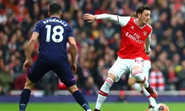 Mesut Ozil quyết bám trụ lại Arsenal.