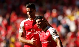 Alex Oxlade-Chamberlain và Olivier Giroud sẽ tiếp tục gắn bó với Arsenal.