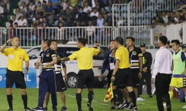 Hà Nội FC nhận “mưa án” phạt vì sự cố trước HAGL.