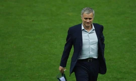 HLV Mourinho lại gây sức ép lên M.U.