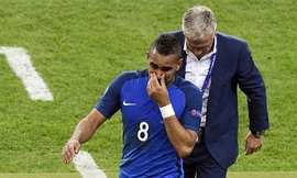 Payet trở thành người hùng của ĐT Pháp trong trận mở màn gặp Romania.