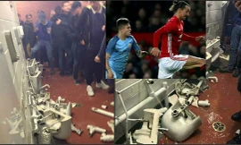 CĐV Man City tức giận đập phá nhà vệ sinh của sân Old Trafford.