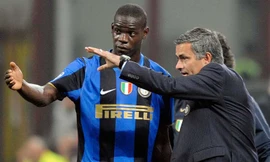 Balotelli nhờ HLV Mourinho tư vấn tương lai.