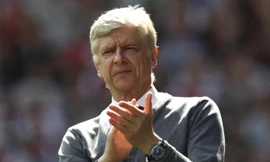 HLV Arsene Wenger nhận được lời mời từ Newcastle.