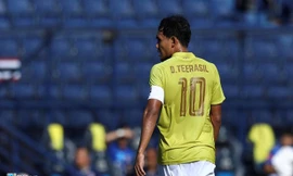 Teerasil Dangda có trận đấu thứ 100 cho ĐT Thái Lan. Ảnh: Zing.