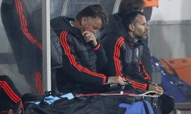 M.U chưa dám sa thải Van Gaal bị sợ phải bồi thường lớn.