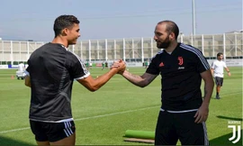 Ronaldo và Higuain bằng mặt mà không bằng lòng?