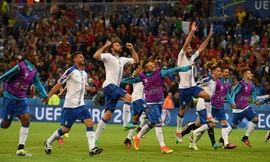 Niềm vui chiến thắng của các cầu thủ Italia.