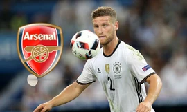Shkodran Mustafi trên đường gia nhập Arsenal.
