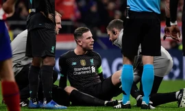 Jordan Henderson dính chấn thương gân khoeo.