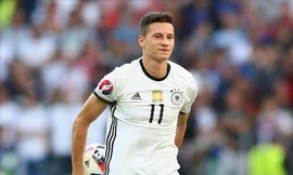 Julian Draxler thường xịt nước hoa trước mỗi trận đấu để cầu mong sự may mắn.
