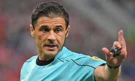 Trọng tài Milorad Mazic.