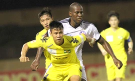 Quế Ngọc Hải cần 7 năm đá bóng để trả nợ cho Anh Khoa.