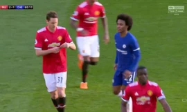 Mourinho yêu cầu Nemanja Matic nhận thêm thẻ vàng.