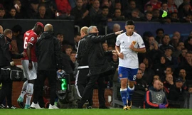 HLV Mourinho nổi điên khi biết nguyên nhân khiến Pogba chấn thương.