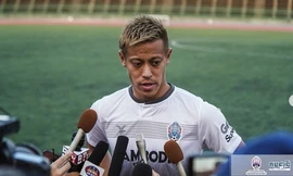 HLV Keisuke Honda trên vai trò HLV trưởng ĐT Campuchia.