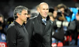 HLV Zinedine Zidane sẵn sàng thay thế Mourinho ở M.U?