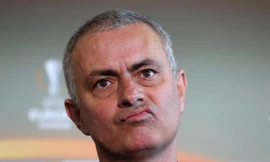 Mourinho lên tiếng việc M.U mua Neymar.