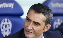 HLV Ernesto Valverde chưa nghĩ tới chuyện từ chức HLV trưởng Barcelona.
