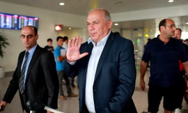 HLV Yahya Alwan đang chịu sức ép lớn.