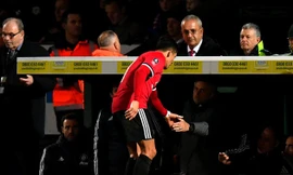 Sanchez vắng mặt ở trận thua Brighton vì chấn thương.