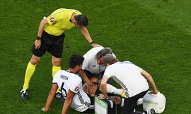 Sami Khedira dính chấn thương và đối mặt nguy cơ vắng mặt tại bán kết.