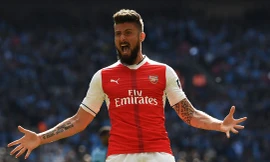 HLV Wenger quyết định giữ lại Giroud.