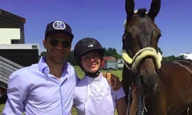 Muller đăng tải bức ảnh cùng vợ sau khi Lisa giành chức vô địch.