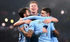 Các cầu thủ Man City bêu rếu M.U.