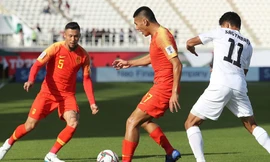 Zhang Linpeng phải mặc áo dài tay khi thi đấu để che đi hình xăm trên cơ thể.