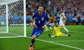 Ivan Perisic ăn mừng bàn ấn định chiến thắng 2-1 cho Croatia.
