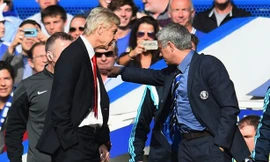 Wenger khẩu chiến với Mourinho.