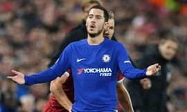 Eden Hazard luôn cố gắng tránh những va chạm trên sân.
