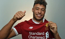 Alex Oxlade-Chamberlain chính thức gia nhập Liverpool. 