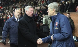 Sir Alex ủng hộ Wenger chia tay Arsenal vào cuối mùa này.