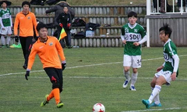 Xuân Trường trong màu áo Gangwon FC.