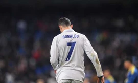 Cristiano Ronaldo không hài lòng khi chưa được tăng lương.