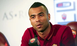 M.U xem xét chiêu mộ Ashley Cole.