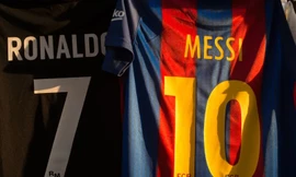Lionel Messi và Cristiano Ronaldo tiếp tục đứng đầu về thu nhập trong giới bóng đá.