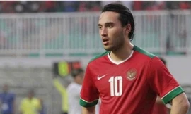 Ezra Walian được West Ham mời sang thử việc.