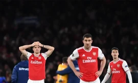 Arsenal gục ngã cay đắng trước Olympiacos.