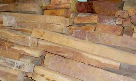 Số gỗ kiểm lâm Kbang thu giữ cất trong kho Ảnh: HK