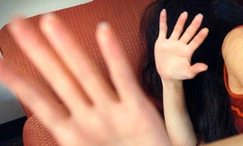 Bé 14 tuổi bán trinh 3 triệu để mua...quần áo mới