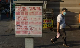 'Ngộp thở' với rao vặt, dán bậy tờ rơi quảng cáo khắp TPHCM