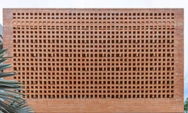 Độc đáo ngôi nhà sử dụng tường gạch rỗng để lấy ánh sáng và gió