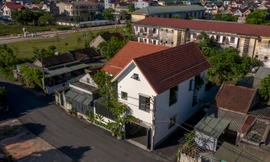 Vẻ đẹp bình dị của ngôi nhà mái ngói đất nung đỏ